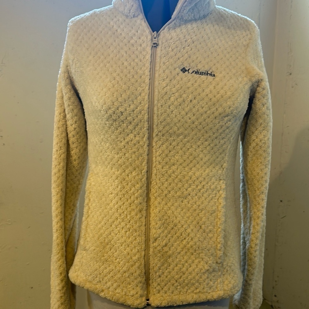 Columbia Sportswear cream fleece w 2 outside outside pockets zipper front